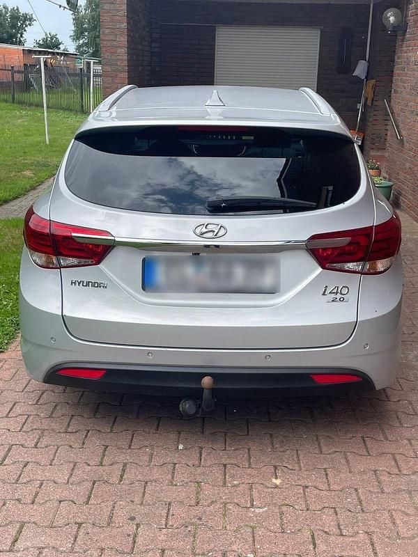 Grau Gebraucht 2017 Hyundai i40 Premium Kombi | 14.000 € (Guter Preis) - Bild 1/4