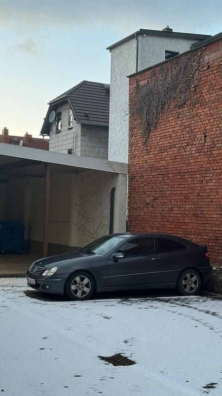 Andere farben Gebraucht 2005 Mercedes C180 Coupé | 3.000 € (Fairer Preis) - Bild 1/4