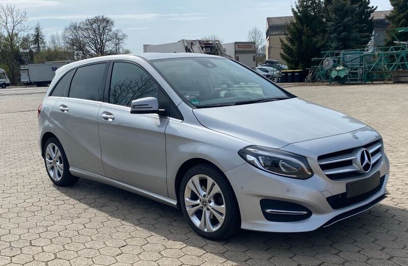 Silber Gebraucht 2017 Mercedes B220 Van / Kleinbus | 12.900 € (Fairer Preis) - Bild 1/4