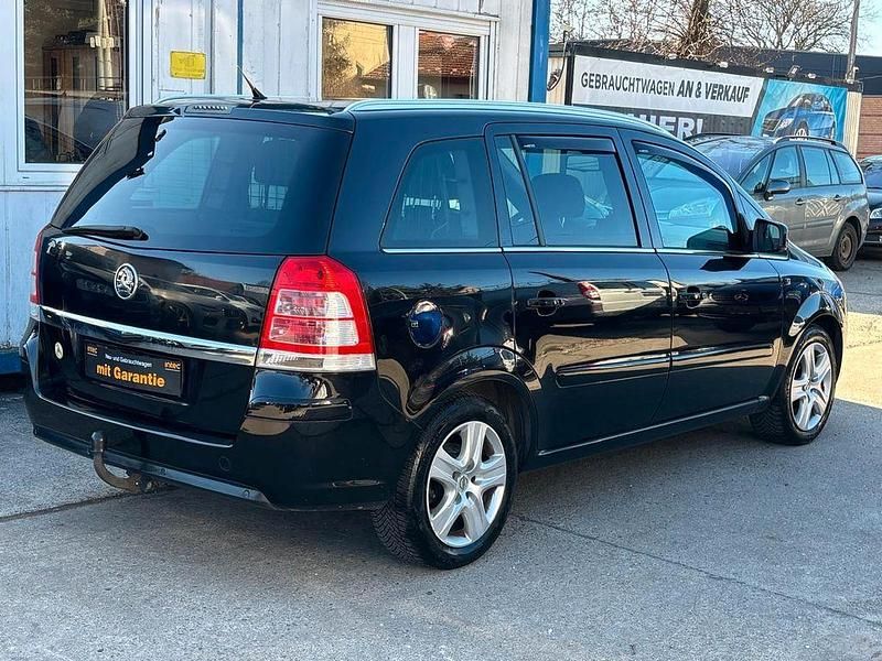 Gebraucht Opel Zafira 140 PS (102 kW) 2011 Schwarz Van / Kleinbus