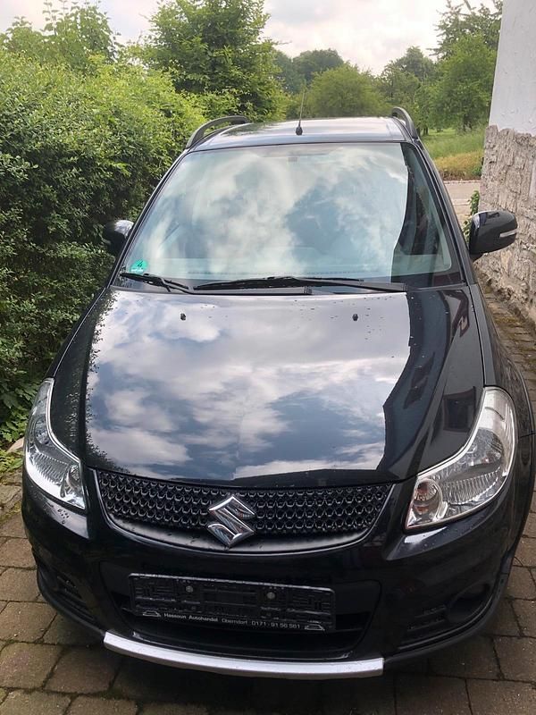 Schwarz Gebraucht 2012 Suzuki SX4 Style SUV | 8.500 € (Fairer Preis) - Bild 1/4