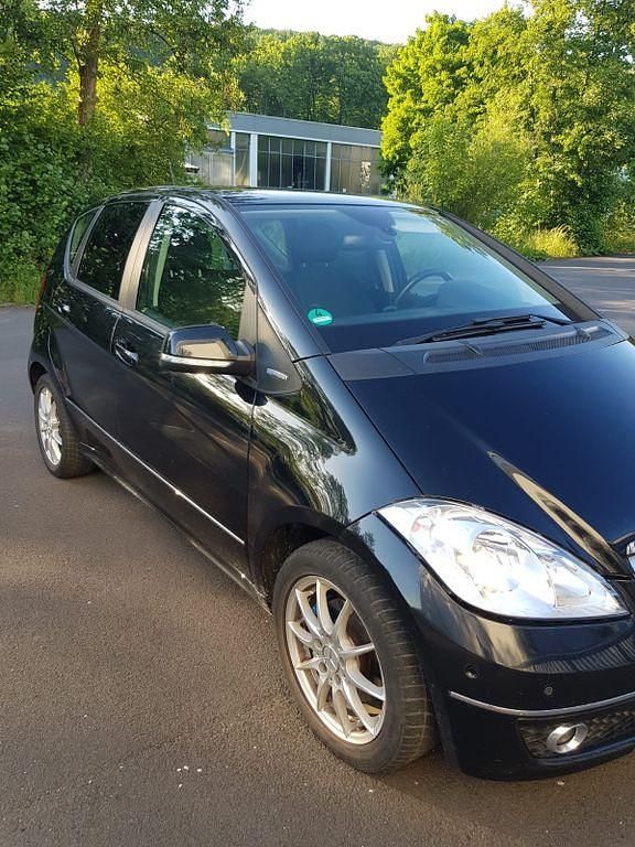 Schwarz Gebraucht 2010 Mercedes A180 Avantgarde Van / Kleinbus | 4.300 € (Fairer Preis) - Bild 1/4