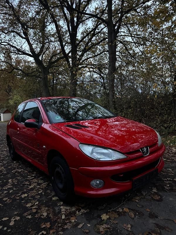 Rot Gebraucht 2006 Peugeot 206 Kleinwagen | 1.850 € (Fairer Preis) - Bild 1/4
