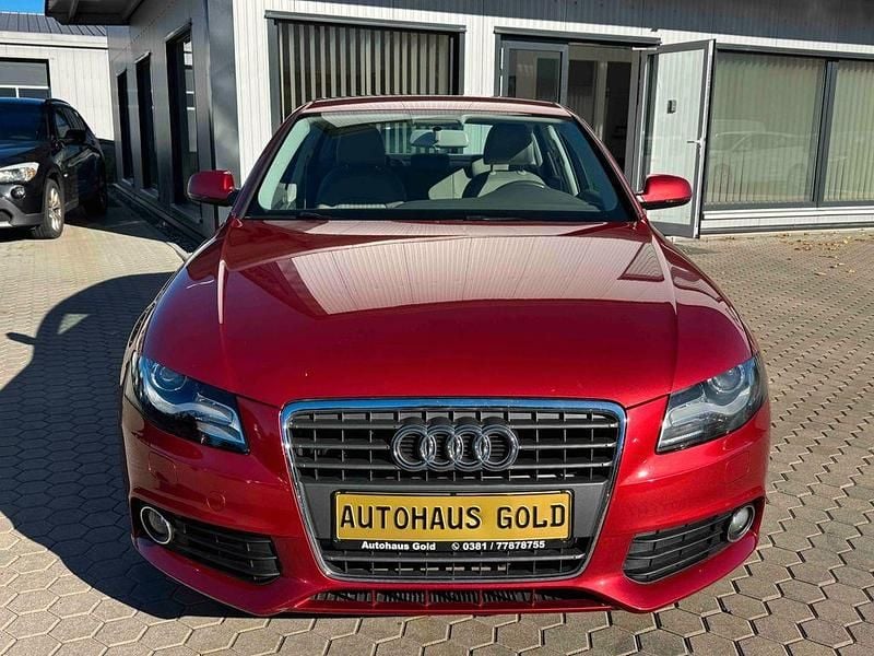 Gebraucht Audi A4 Ambiente 160 PS (117 kW) 2011 Rot Limousine