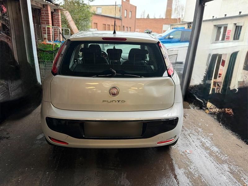 Gebraucht Fiat Punto 69 PS (50 kW) 2011 Silber Kleinwagen