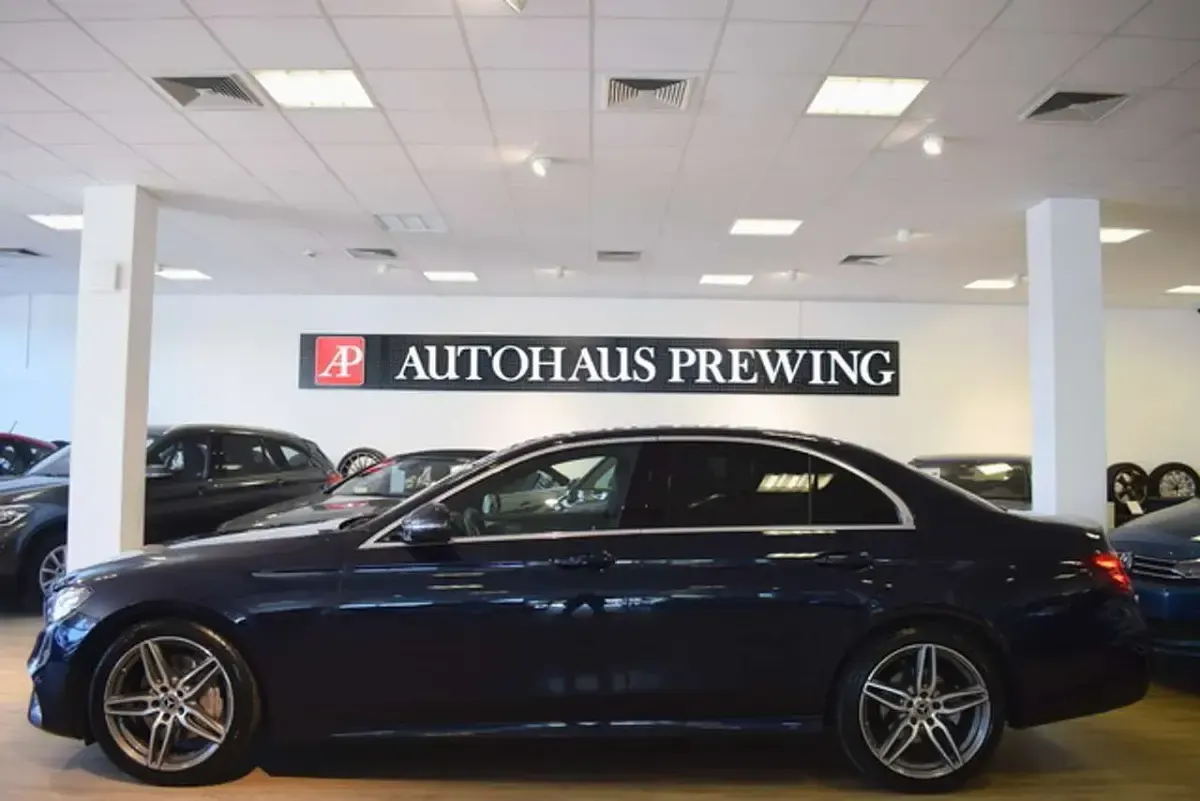 Gebraucht Mercedes E250 AMG line 211 PS (155 kW) 2017 Blau Limousine