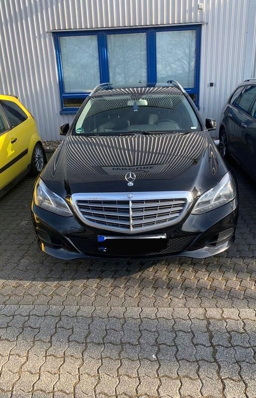 Gebraucht Mercedes E250 Elegance 204 PS (150 kW) 2013 Schwarz Kombi