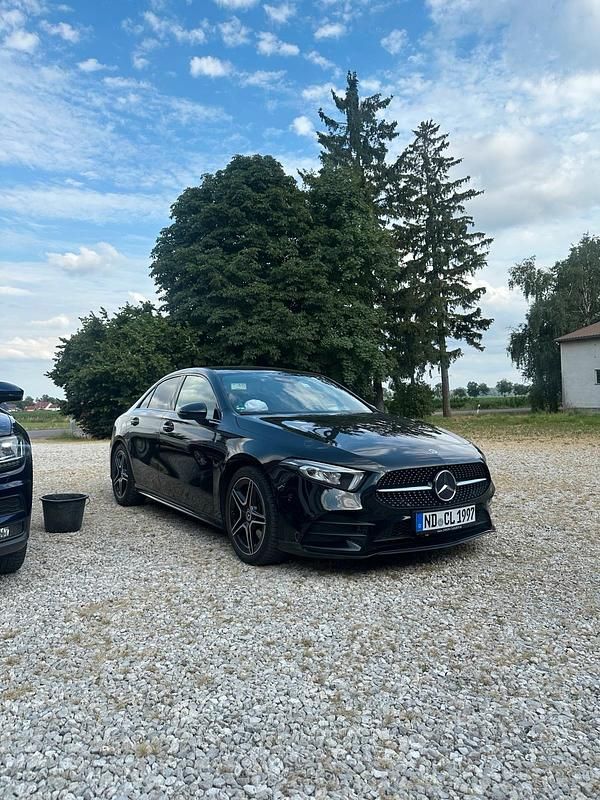 Schwarz Gebraucht 2020 Mercedes A220 AMG Limousine | 17.500 € (Guter Preis) - Bild 1/4