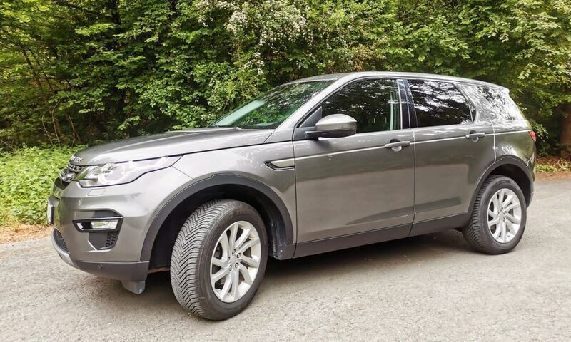 Grau Gebraucht 2017 Land Rover Discovery Sport SE SUV | 16.500 € (Superpreis) - Bild 1/4