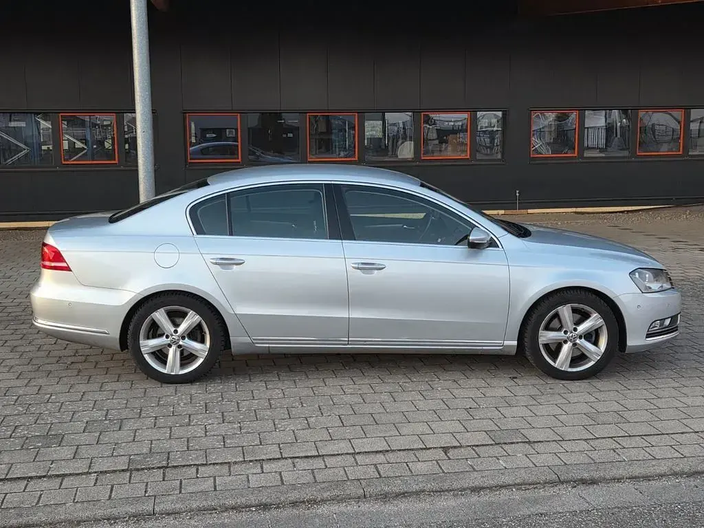 Gebraucht VW Passat Comfortline 160 PS (117 kW) 2011 Silber Limousine