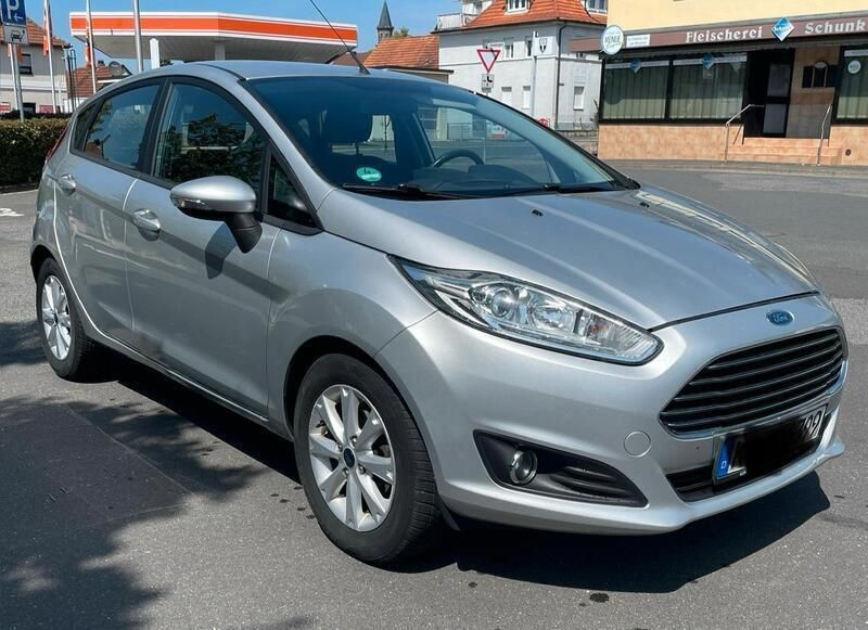 Silber Gebraucht 2015 Ford Fiesta Trend Kleinwagen | 7.000 € (Fairer Preis) - Bild 1/4