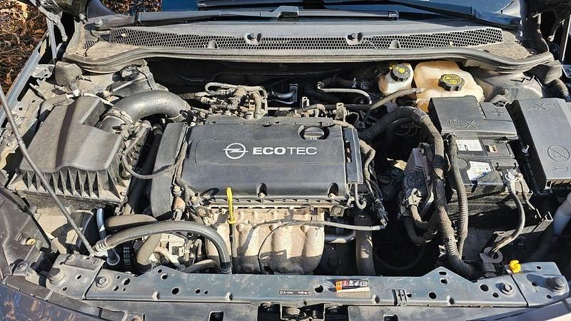 Gebraucht Opel Astra Selection 116 PS (85 kW) 2015 Grau Limousine