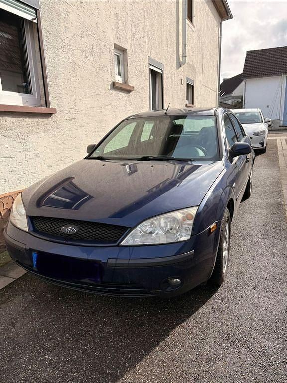 Gebraucht Ford Mondeo 145 PS (106 kW) 2002 Blau Limousine