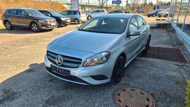 Gebraucht Mercedes A180 109 PS (80 kW) 2014 Silber Limousine