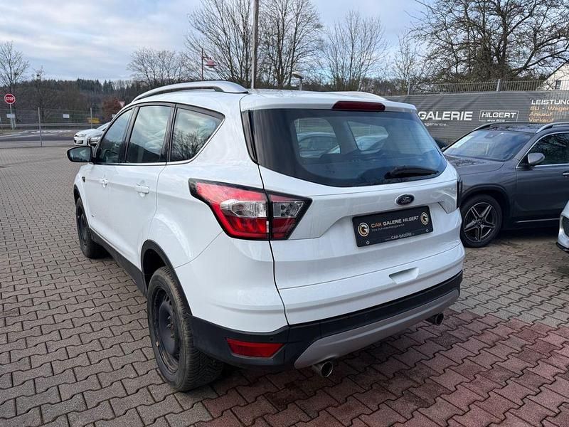 Gebraucht Ford Kuga Trend 175 PS (128 kW) 2018 Weiß SUV