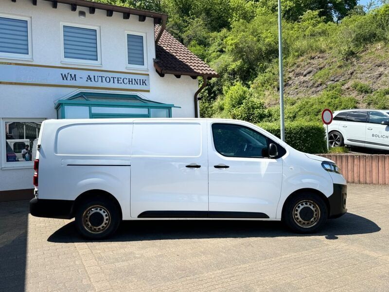 Weiß Gebraucht 2020 Opel Vivaro Selection Van | 8.900 € (Etwas zu teuer) - Bild 1/4