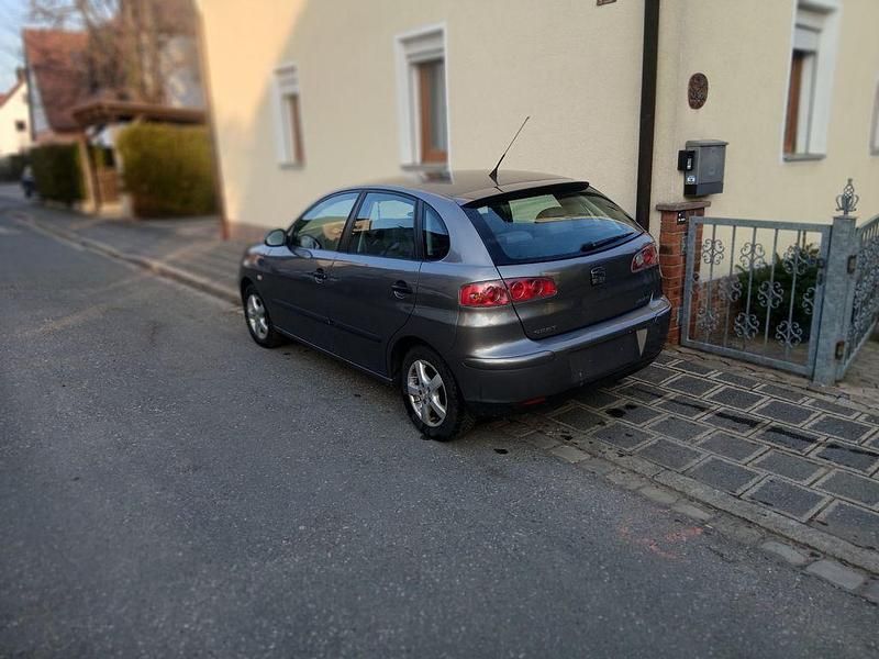 Gebraucht Seat Ibiza Reference 64 PS (47 kW) 2004 Silber Kleinwagen