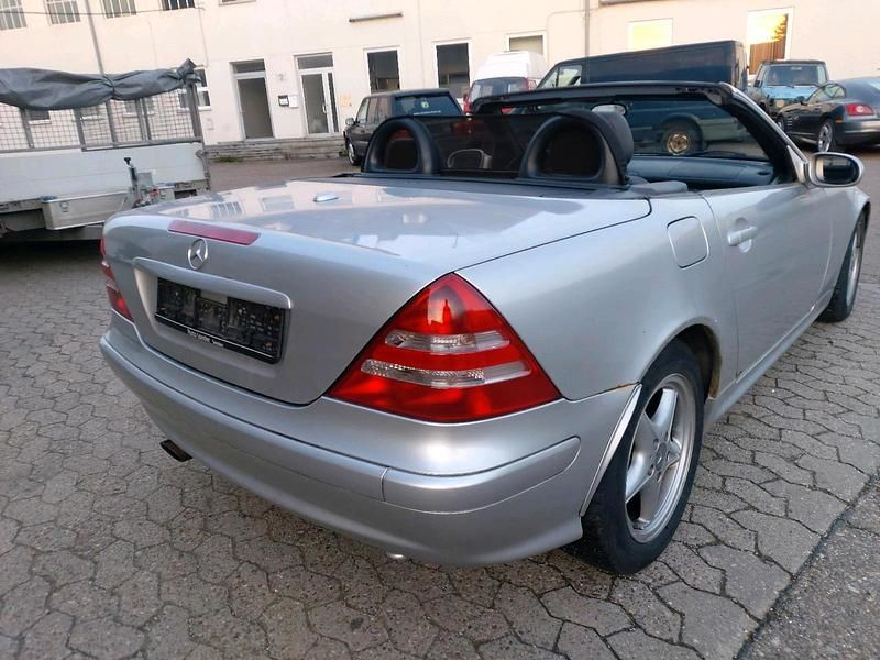 Gebraucht Mercedes SLK200 163 PS (119 kW) 2002 Silber Cabrio