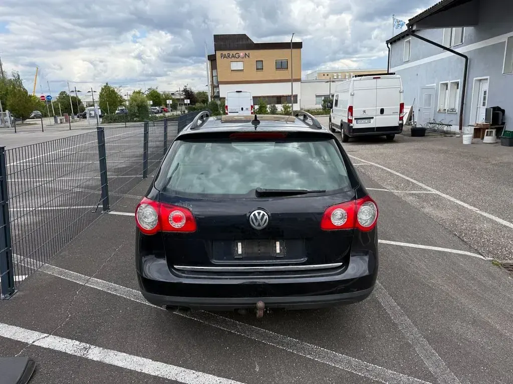 Gebraucht VW Passat Trendline 140 PS (102 kW) 2010 Schwarz Kombi