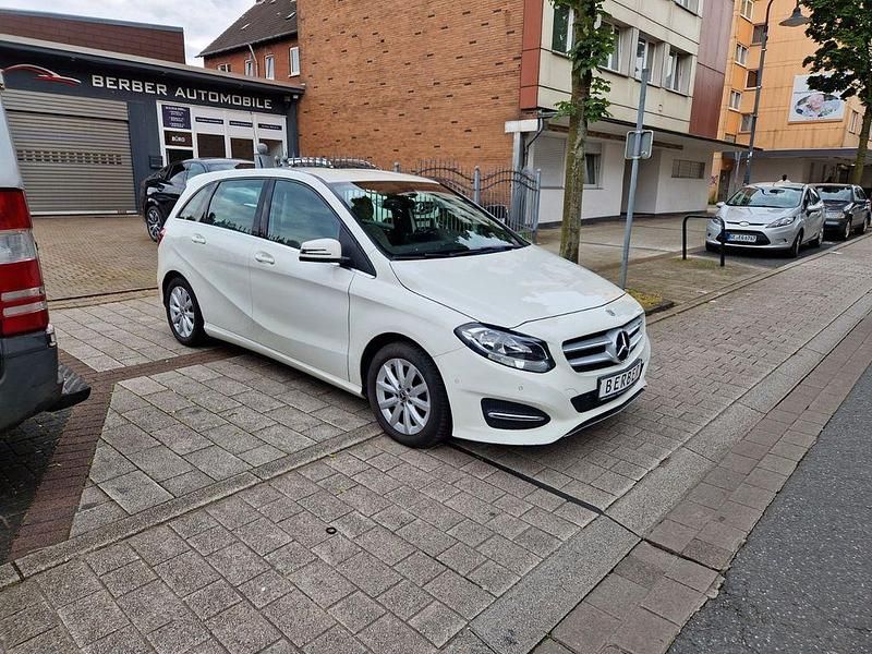 Gebraucht Mercedes B180 109 PS (80 kW) 2017 Weiß Van / Kleinbus