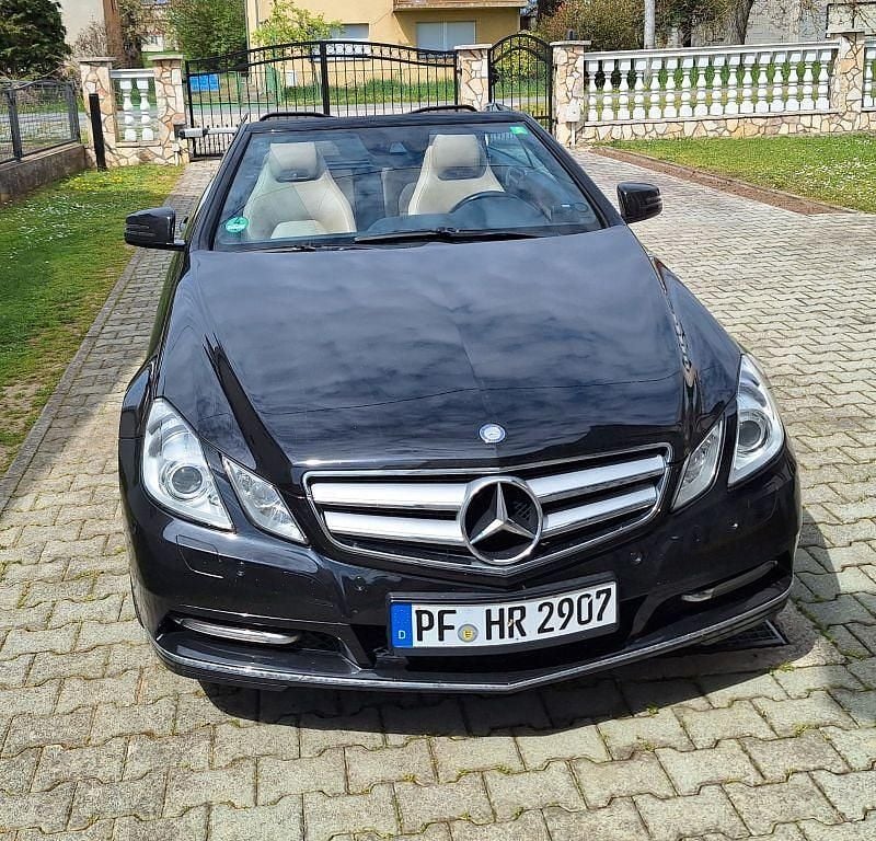 Schwarz Gebraucht 2012 Mercedes E250 Elegance Cabrio | 14.990 € (Fairer Preis) - Bild 1/4