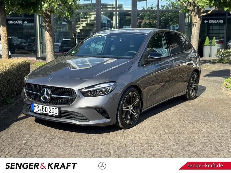 Gebraucht Mercedes B200 Night 150 PS (110 kW) 2025 Grau Van / Kleinbus