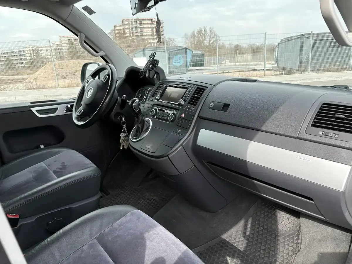 Gebraucht VW Multivan 180 PS (132 kW) 2015 Silber Van / Kleinbus