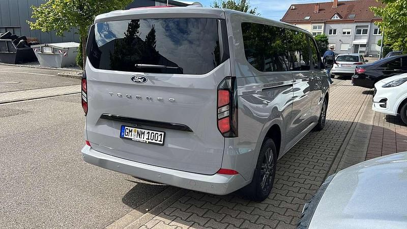 Gebraucht Ford Tourneo Titanium 170 PS (125 kW) 2024 Van / Kleinbus