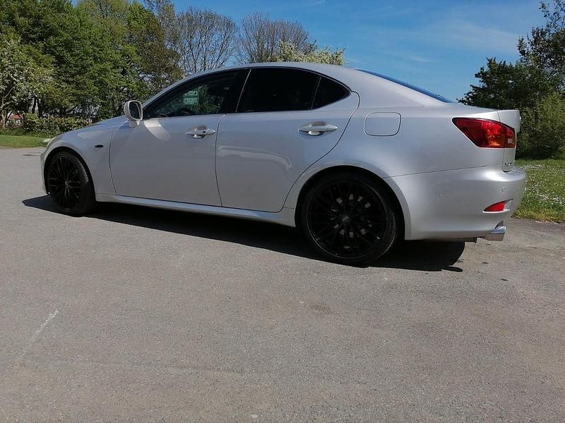 Silber Gebraucht 2008 Lexus IS250 Sport Line Limousine | 10.000 € (Fairer Preis) - Bild 1/4
