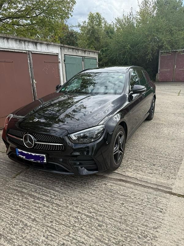 Schwarz Gebraucht 2021 Mercedes E300 Kombi | 37.999 € - Bild 1/4