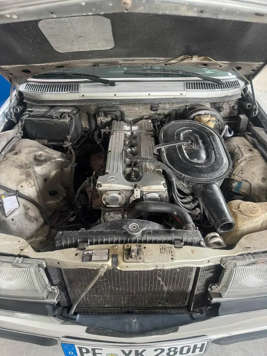 Gebraucht Mercedes 280 185 PS (136 kW) 1981 Silber Coupé