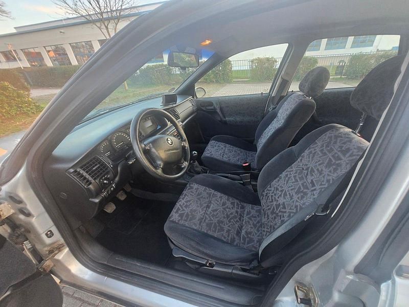 Gebraucht Opel Vectra 101 PS (74 kW) 1997 Silber Limousine