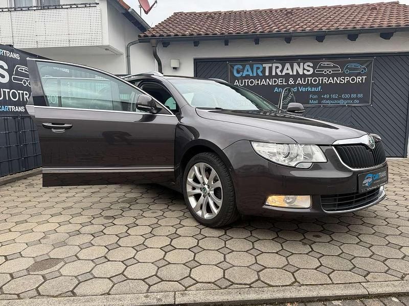 Gebraucht Skoda Superb Elegance 160 PS (117 kW) 2011 Mocca braun metallic Kombi