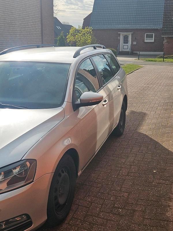 Gebraucht VW Passat 140 PS (102 kW) 2012 Silber Kombi