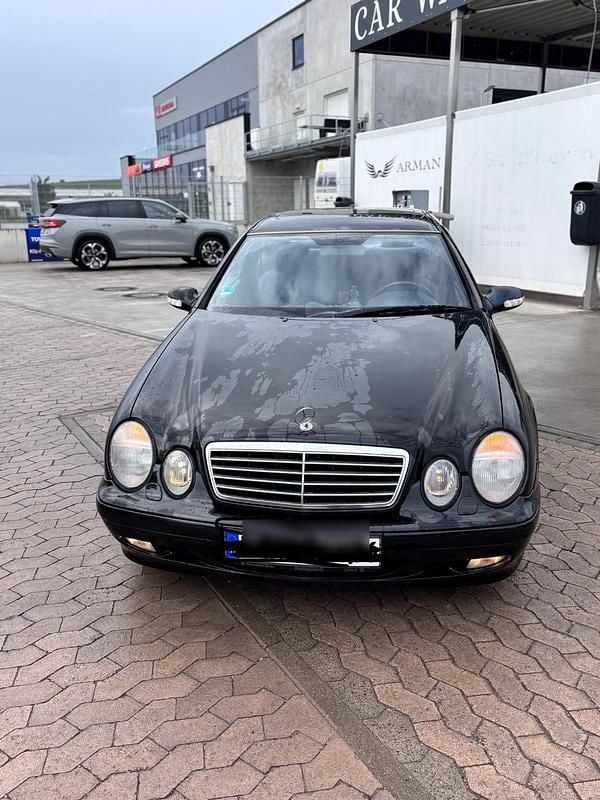 Schwarz Gebraucht 2001 Mercedes CLK320 Coupé | 1.899 € (Fairer Preis) - Bild 1/4