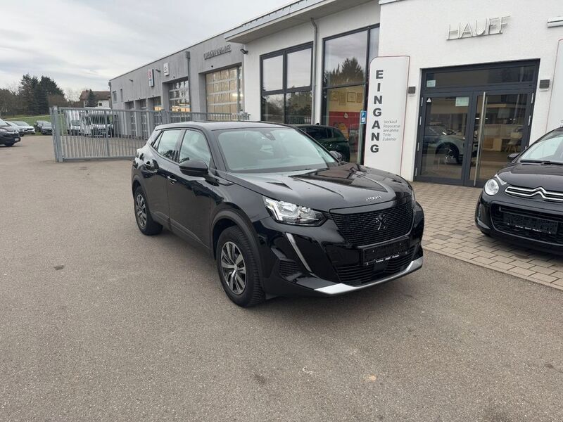 Perlaneraschwarz (metallic) Gebraucht 2021 Peugeot e-2008 Active SUV | 18.900 € (Guter Preis) - Bild 1/4