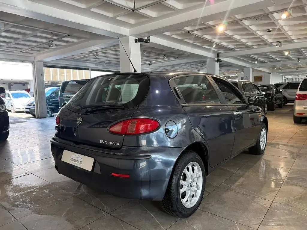 Gebraucht Alfa Romeo 147 Distinctive 120 PS (88 kW) 2002 Schwarz Kleinwagen