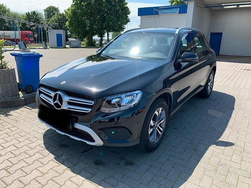 Schwarz Gebraucht 2017 Mercedes GLC220 SUV | 23.200 € (Fairer Preis) - Bild 1/4