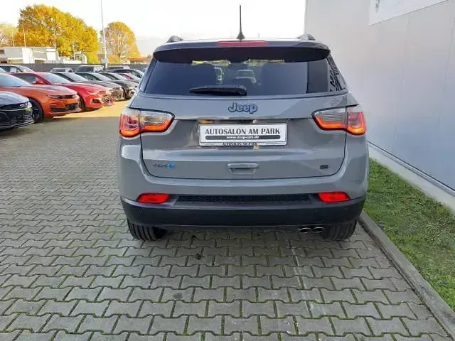 Gebraucht Jeep Compass 241 PS (177 kW) 2021 Zweifarblackierung sting grey SUV