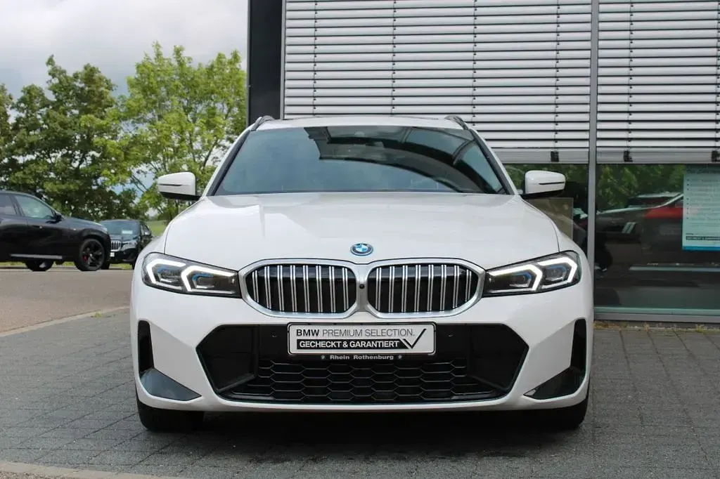 Gebraucht BMW 330e M Sport 292 PS (214 kW) 2025 Weiß Limousine