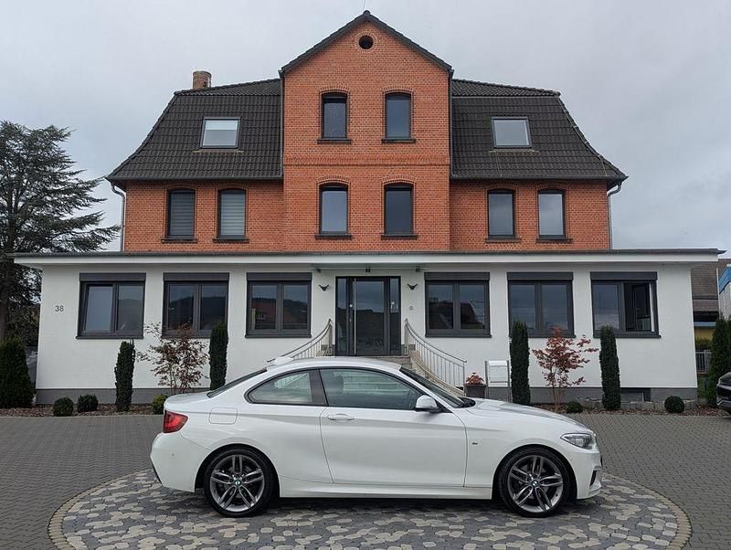 Weiß Gebraucht 2016 BMW 220 M Sport Coupé | 16.950 € (Fairer Preis) - Bild 1/4