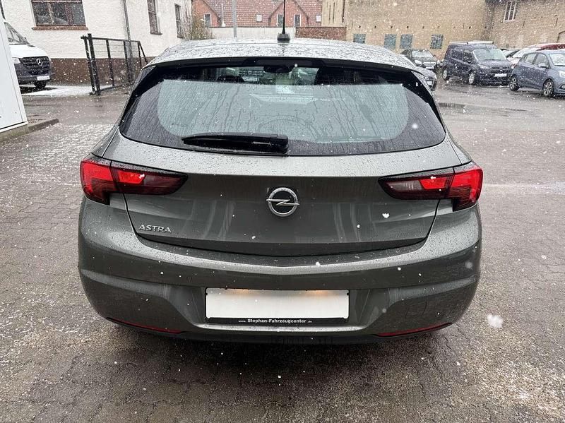 Gebraucht Opel Astra 110 PS (80 kW) 2020 Silbergrau Limousine