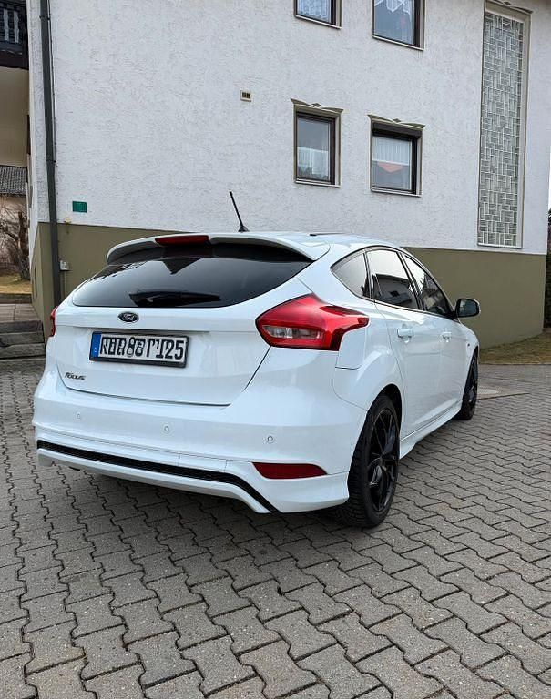 Gebraucht Ford Focus ST-Line 125 PS (91 kW) 2018 Weiß Limousine