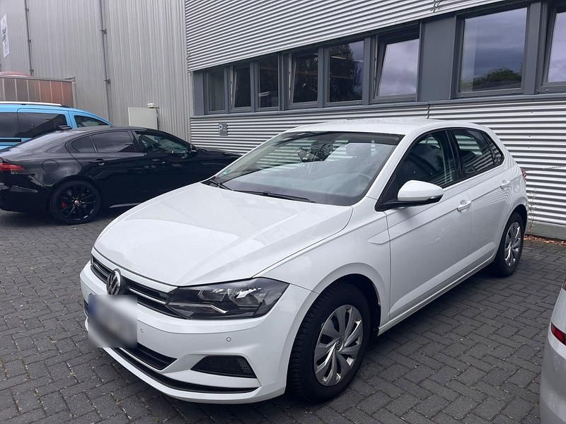 Weiß Gebraucht 2019 VW Polo Comfortline Kleinwagen | 9.800 € (Guter Preis) - Bild 1/4