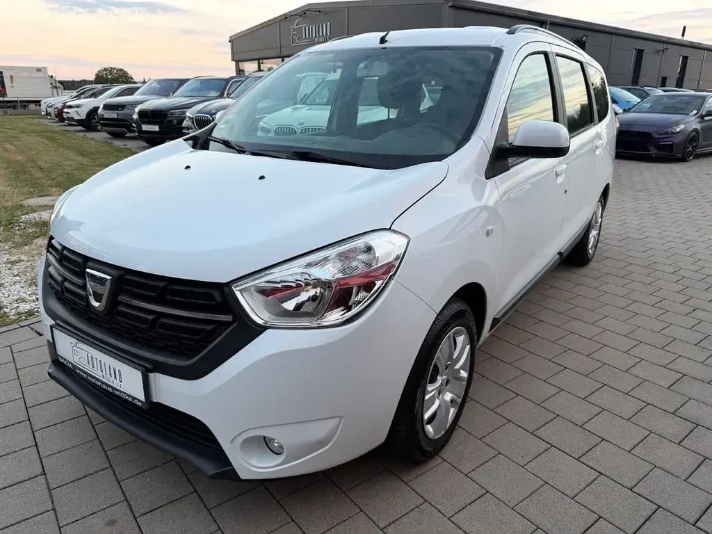 Gebraucht Dacia Lodgy Comfort 102 PS (75 kW) 2018 Weiß Van / Kleinbus