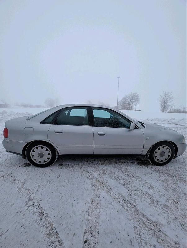 Gebraucht Audi A4 101 PS (74 kW) 1999 Silber Limousine