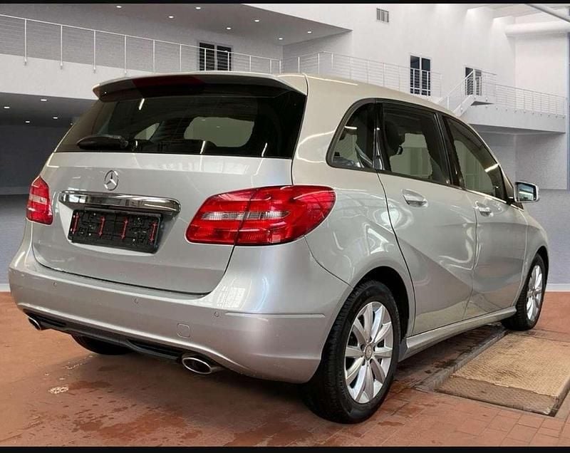 Gebraucht Mercedes B220 170 PS (125 kW) 2014 Polarsilber  metalliclack Van / Kleinbus