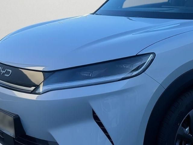 Neu BYD Atto 2 Boost 212 PS (155 kW) 2026 Skiing white SUV