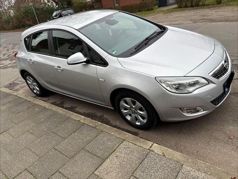 Gebraucht Opel Astra Selection 101 PS (74 kW) 2010 Silber Limousine