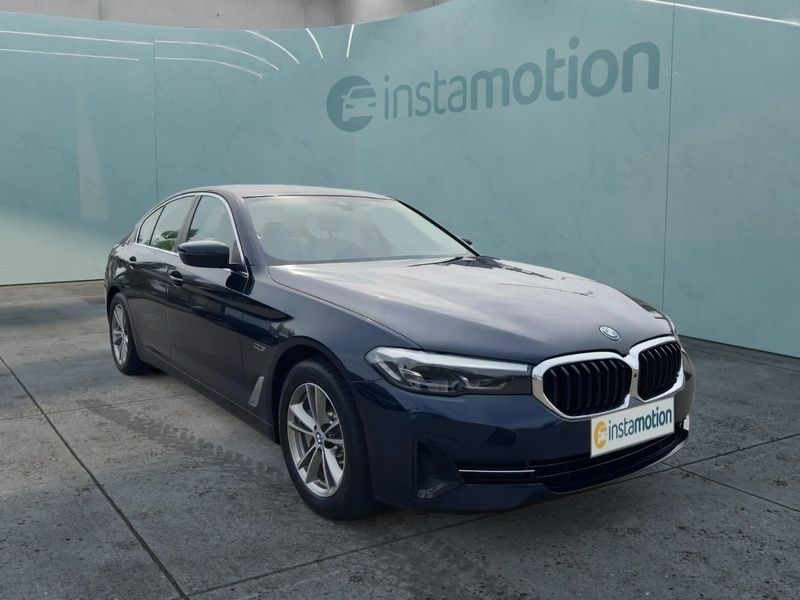 Blau Gebraucht 2022 BMW 520 Limousine | 35.550 € (Superpreis) - Bild 1/3